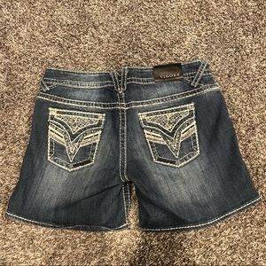 Women’s Vigoss jean shorts.
